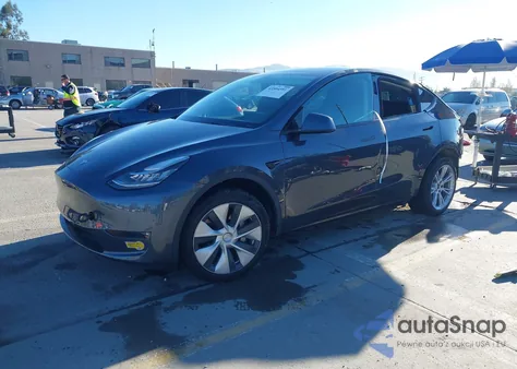 2022 Tesla Model Y Long Range Dual Motor All-Wheel Drive z USA, uszkodzony, nr VIN 7SAYGDEE9NF337966